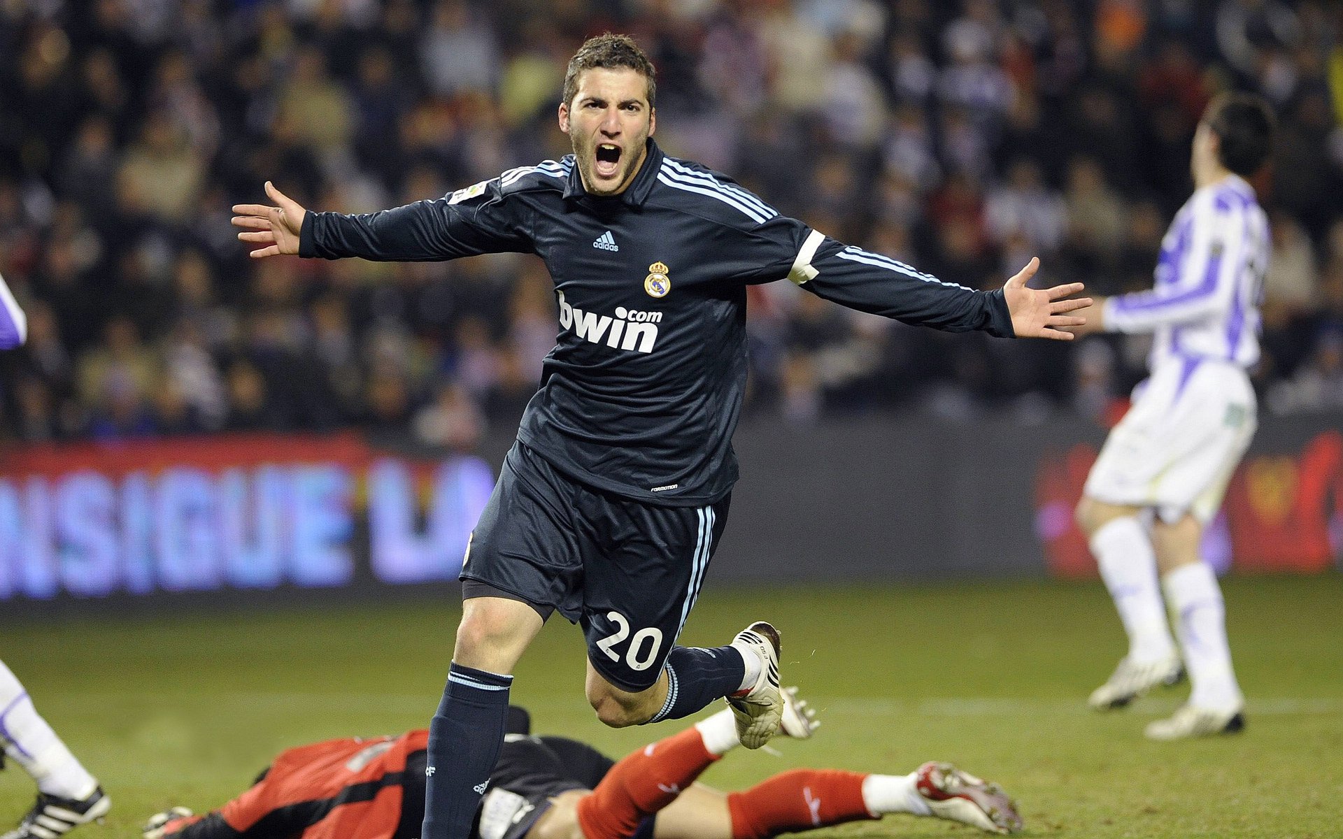 利拉德时间降临,个人英雄主义如何让公牛在雷霆面前完成一场教科书式完胜